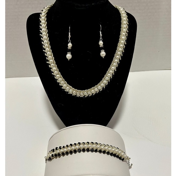Elegant Pearl and Silver Jewelry Set pearls and black bicones - Picture 2 of 2